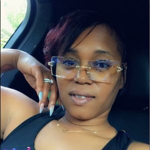 Meet your Posher, Love